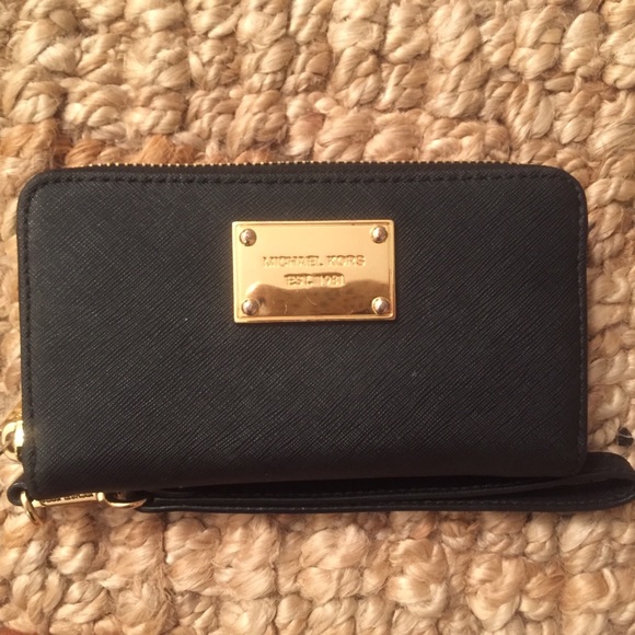 Michael Kors Handbags - Michael Kors Wallet/Wristlet